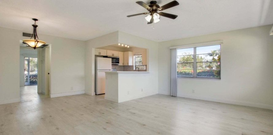 Estudio en el Condominio en West Palm Beach, Florida  № 2254532
