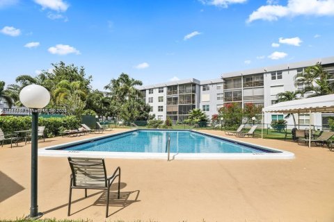 Condominio en venta en Oakland Park, Florida, 2 dormitorios, 90.58 m2 № 1841146 - foto 15