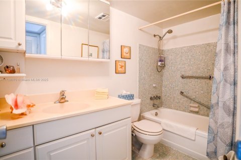 Condo in Hallandale Beach, Florida, 1 bedroom  № 1703013 - photo 18