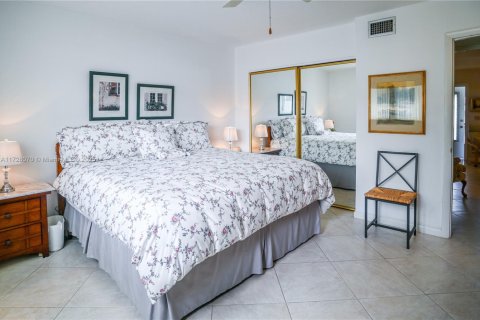 Condo in Hallandale Beach, Florida, 1 bedroom  № 1703013 - photo 22