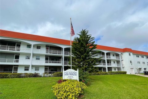 Condo in Hallandale Beach, Florida, 1 bedroom  № 1703013 - photo 2