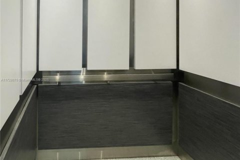 Condo in Hallandale Beach, Florida, 1 bedroom  № 1703013 - photo 26