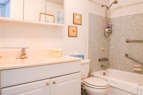 Condo in Hallandale Beach, Florida, 1 bedroom  № 1703013 - photo 19
