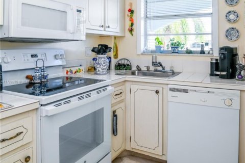 Condo in Hallandale Beach, Florida, 1 bedroom  № 1703013 - photo 15