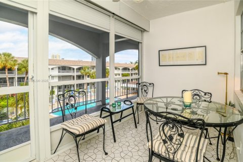 Condo in Hallandale Beach, Florida, 1 bedroom  № 1703013 - photo 4