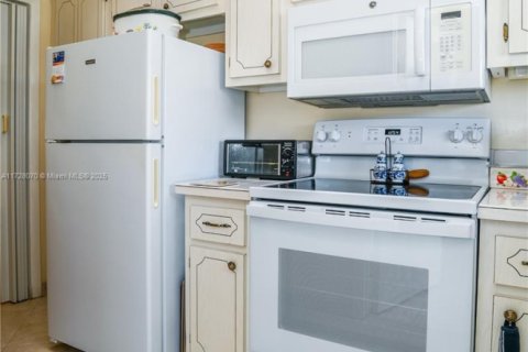 Condo in Hallandale Beach, Florida, 1 bedroom  № 1703013 - photo 16