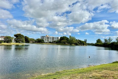 Condominio en venta en Lauderhill, Florida, 2 dormitorios, 92.9 m2 № 1786980 - foto 18
