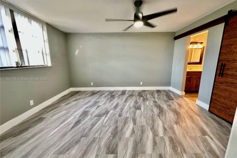 Condominio en venta en Lauderhill, Florida, 2 dormitorios, 92.9 m2 № 1786980 - foto 6