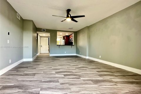 Condominio en venta en Lauderhill, Florida, 2 dormitorios, 92.9 m2 № 1786980 - foto 16