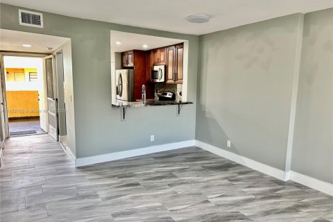 Condominio en venta en Lauderhill, Florida, 2 dormitorios, 92.9 m2 № 1786980 - foto 4