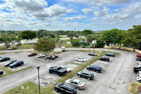 Condominio en venta en Lauderhill, Florida, 2 dormitorios, 92.9 m2 № 1786980 - foto 19