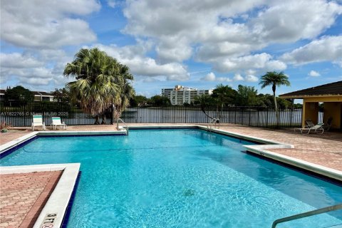 Condominio en venta en Lauderhill, Florida, 2 dormitorios, 92.9 m2 № 1786980 - foto 17