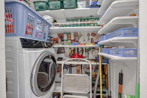 Купить кондоминиум в Халландейл-Бич, Флорида 1 спальня, 58.06м2, № 2090258 - фото 18