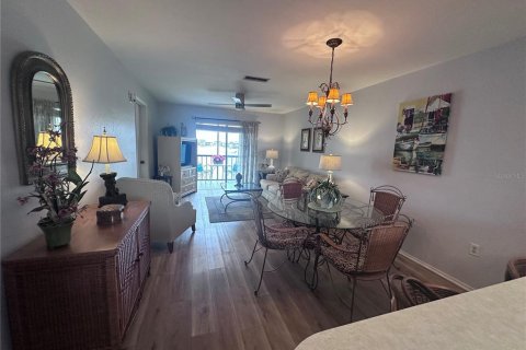Condo in Punta Gorda, Florida, 2 bedrooms № 2104879 - photo 11