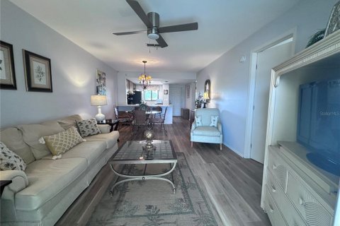 Condo in Punta Gorda, Florida, 2 bedrooms № 2104879 - photo 8