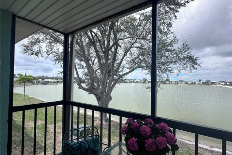 Condo in Punta Gorda, Florida, 2 bedrooms № 2104879 - photo 25