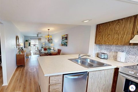 Condo in Punta Gorda, Florida, 2 bedrooms № 2104879 - photo 13