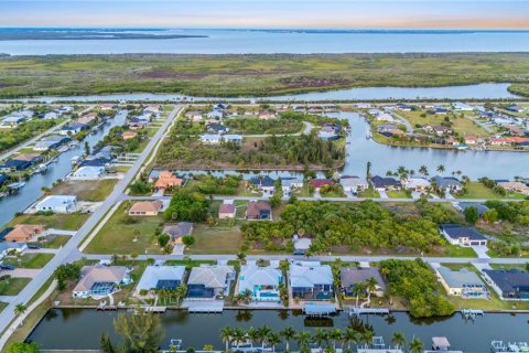 Villa ou maison à vendre à Port Charlotte, Floride: 3 chambres, 210.42 m2 № 2232299 - photo 3