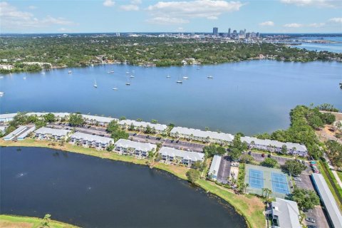 Condo in Saint Petersburg, Florida, 2 bedrooms  № 1719502 - photo 11