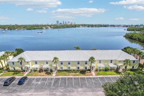 Condo in Saint Petersburg, Florida, 2 bedrooms  № 1719502 - photo 17