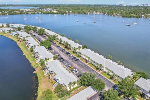 Condo in Saint Petersburg, Florida, 2 bedrooms  № 1719502 - photo 13