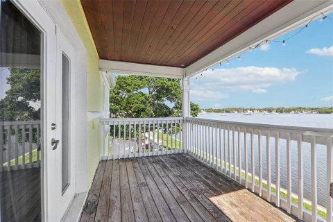 Condo in Saint Petersburg, Florida, 2 bedrooms  № 1719502 - photo 23