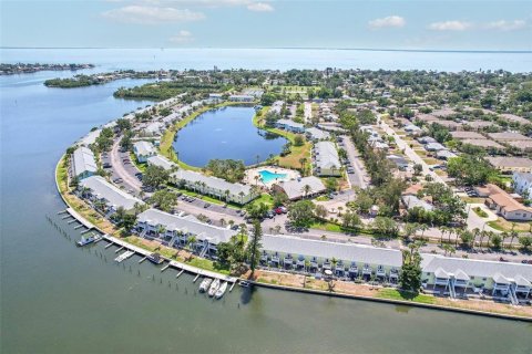 Condo in Saint Petersburg, Florida, 2 bedrooms  № 1719502 - photo 5