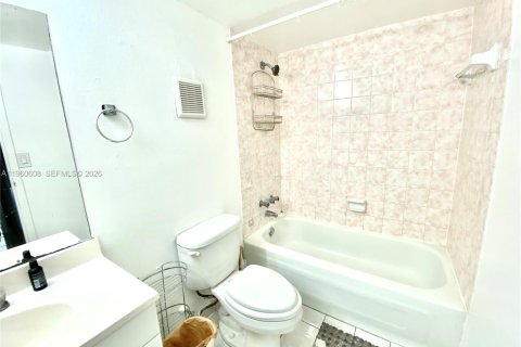 Copropriété à vendre à North Miami Beach, Floride: 1 chambre, 66.89 m2 № 2023473 - photo 4