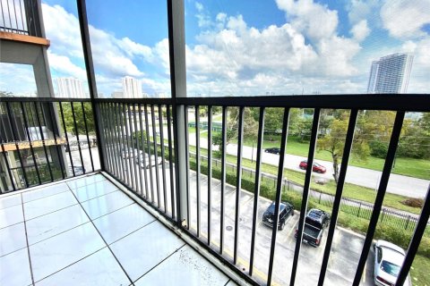 Copropriété à vendre à North Miami Beach, Floride: 1 chambre, 66.89 m2 № 2023473 - photo 17