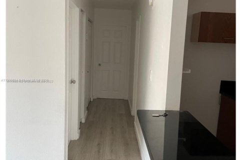 Copropriété à louer à Doral, Floride: 2 chambres, 98.48 m2 № 1953142 - photo 6