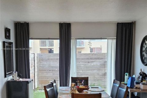 Copropriété à louer à Doral, Floride: 2 chambres, 98.48 m2 № 1953142 - photo 4