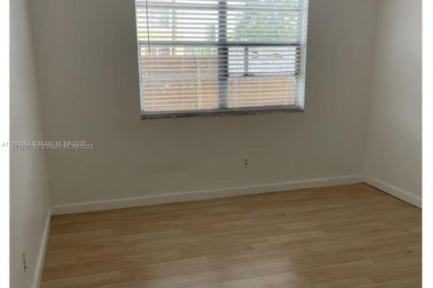 Copropriété à louer à Doral, Floride: 2 chambres, 98.48 m2 № 1953142 - photo 8