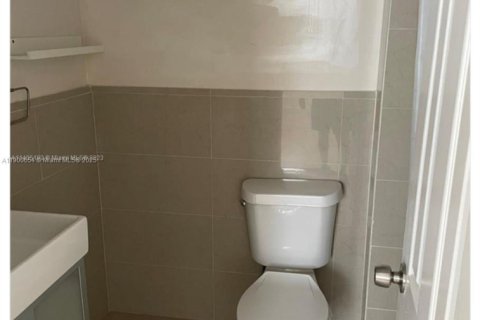 Copropriété à louer à Doral, Floride: 2 chambres, 98.48 m2 № 1953142 - photo 9