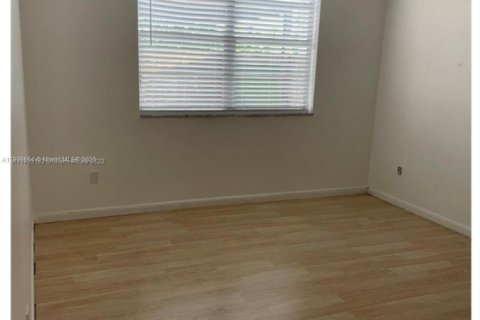 Copropriété à louer à Doral, Floride: 2 chambres, 98.48 m2 № 1953142 - photo 10