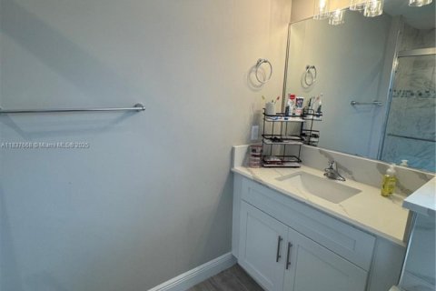 House in Port St. Lucie, Florida 4 bedrooms, 177.07 sq.m. № 1822230 - photo 24