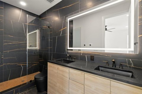 Touwnhouse à vendre à Tampa, Floride: 4 chambres, 262.08 m2 № 1873994 - photo 24
