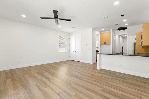 Touwnhouse à vendre à Tampa, Floride: 4 chambres, 262.08 m2 № 1873994 - photo 10