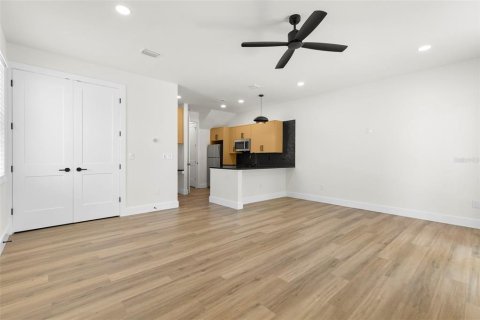 Touwnhouse à vendre à Tampa, Floride: 4 chambres, 262.08 m2 № 1873994 - photo 12