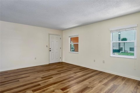 Condo in South Pasadena, Florida, 2 bedrooms  № 2110452 - photo 14