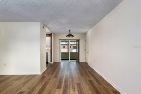 Condo in South Pasadena, Florida, 2 bedrooms  № 2110452 - photo 16