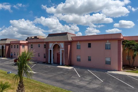 Condo in South Pasadena, Florida, 2 bedrooms  № 2110452 - photo 11