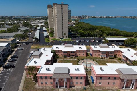 Condo in South Pasadena, Florida, 2 bedrooms  № 2110452 - photo 30