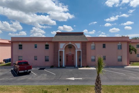 Condo in South Pasadena, Florida, 2 bedrooms  № 2110452 - photo 10