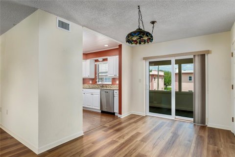 Condo in South Pasadena, Florida, 2 bedrooms  № 2110452 - photo 19
