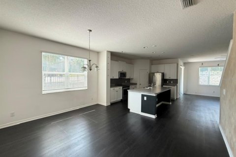 Casa en venta en Groveland, Florida, 5 dormitorios, 298.77 m2 № 2377474 - foto 2
