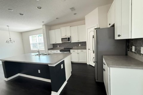 Casa en venta en Groveland, Florida, 5 dormitorios, 298.77 m2 № 2377474 - foto 3