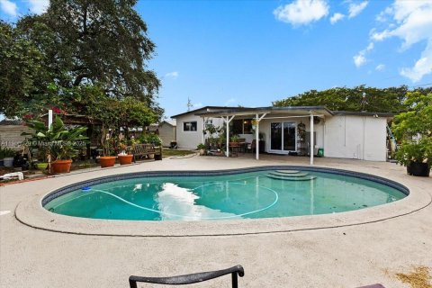 Casa en venta en West Park, Florida, 3 dormitorios, 116.31 m2 № 1968309 - foto 19