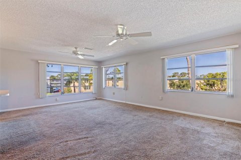 Condominio en venta en Saint Petersburg, Florida, 2 dormitorios, 114.73 m2 № 1823230 - foto 11
