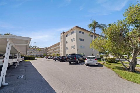 Condominio en venta en Saint Petersburg, Florida, 2 dormitorios, 114.73 m2 № 1823230 - foto 2