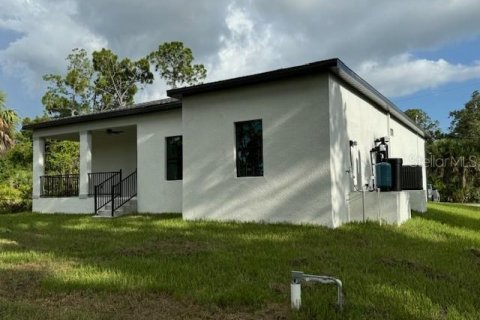 House in Port Charlotte, Florida 3 bedrooms, 159.05 sq.m. № 1276749 - photo 28